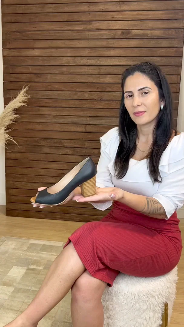Sapato Peep Toe em couro pelica marca Dina Mirtz, salto bloco de