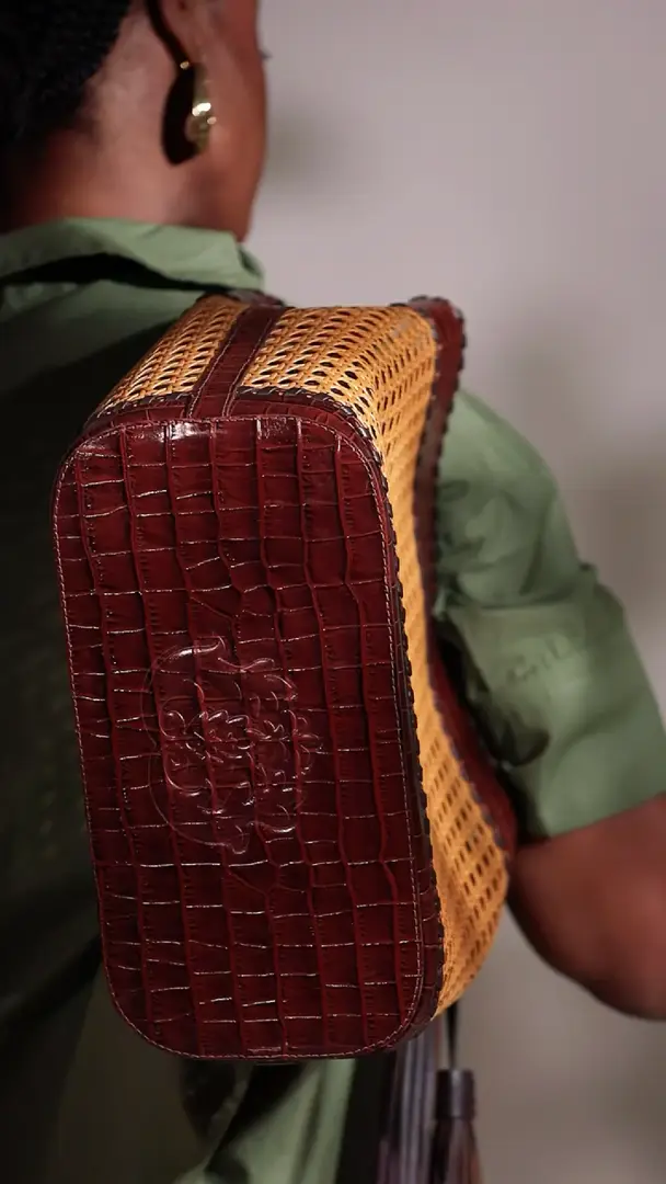 Bolsa Tote Palha Sextavada NEW CROCO NEW GOLD - ISLA BOLSAS